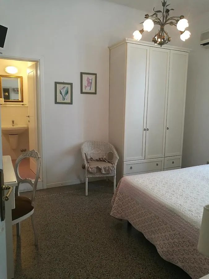 Villa La Fonte Marina di Pietrasanta 2*,  Italy